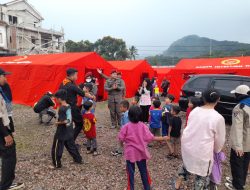 Ratusan Pengungsi Korban Gempa Cianjur di Posko Bantuan BIN Mendapatkan Bantuan Kemanusiaan