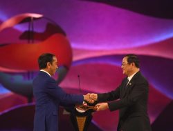 KTT ASEAN Ke-43 Sukses, Indonesia Serahkan Kepemimpinan ASEAN Berikutnya kepada Laos