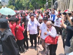 Resmi Daftar KPU Diiringi Ribuan Pendukung, Ganjar-Mahfud Rasakan Momen Sakral