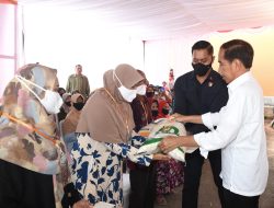 Bentuk Kepedulian, Pemerintah Salurkan Beras Untuk Ribuan Masyarakat